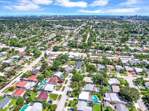 121 NW 55th St, Oakland Park FL 33309