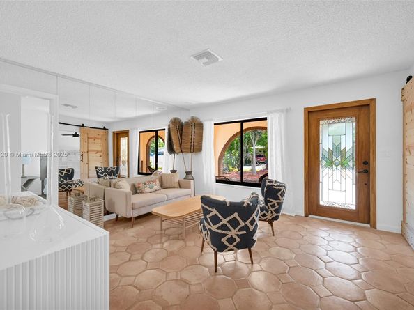 121 NW 55th St, Oakland Park FL 33309