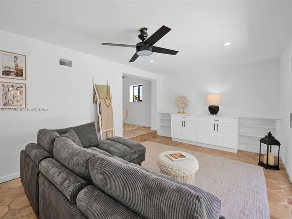 121 NW 55th St, Oakland Park FL 33309