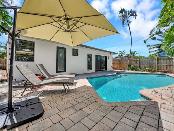 121 NW 55th St, Oakland Park FL 33309