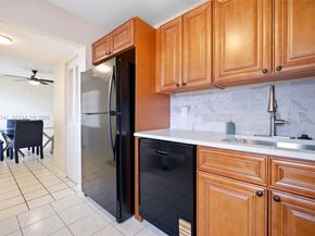 4270 NW 40th St 104, Lauderdale Lakes FL 33319