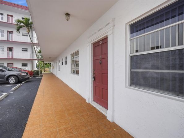 4270 NW 40th St 104, Lauderdale Lakes FL 33319