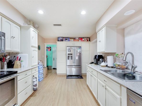 7100 NW 99th Ave, Tamarac FL 33321