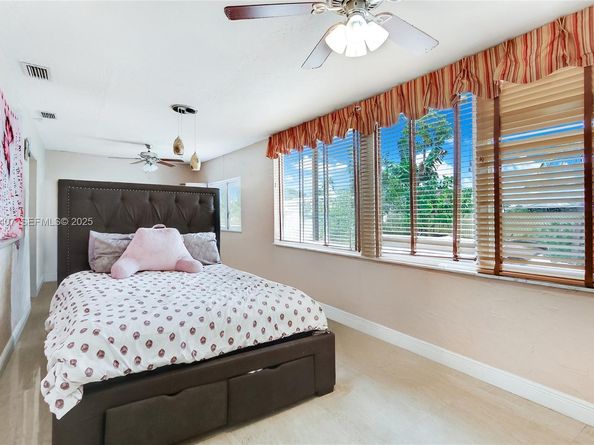 7100 NW 99th Ave, Tamarac FL 33321