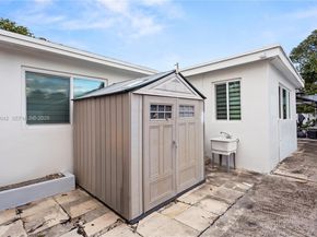 821 N 73rd Ter, Hollywood FL 33024