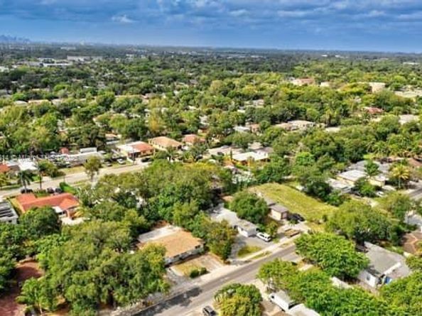 1350 NE 149th St, Miami FL 33161