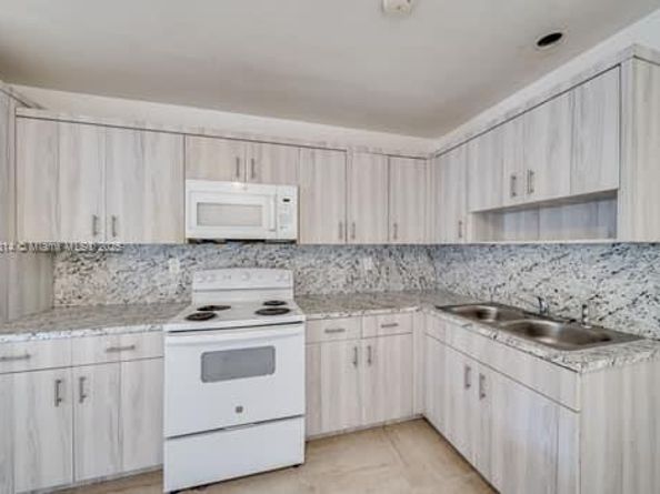 1350 NE 149th St, Miami FL 33161