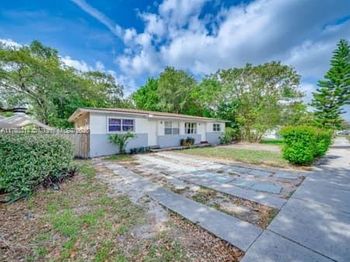 1350 NE 149th St