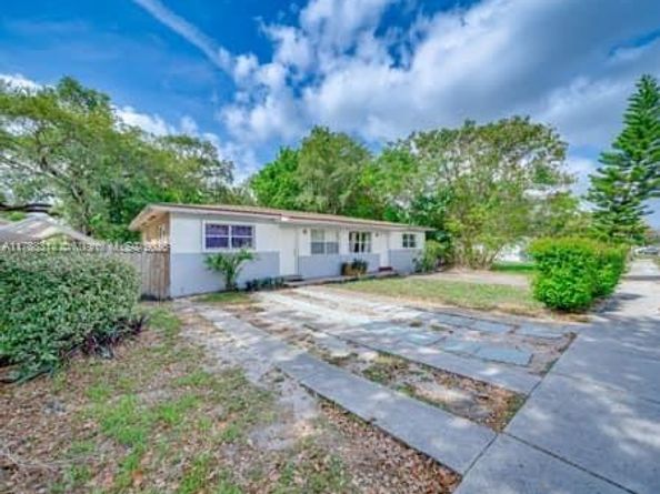 1350 NE 149th St, Miami FL 33161