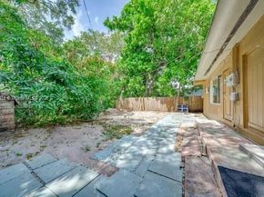 1350 NE 149th St, Miami FL 33161