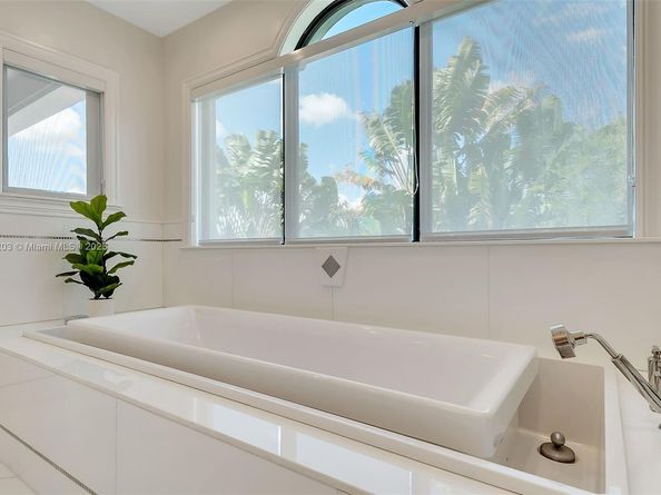 7400 SW 72nd Ct, Miami FL 33143