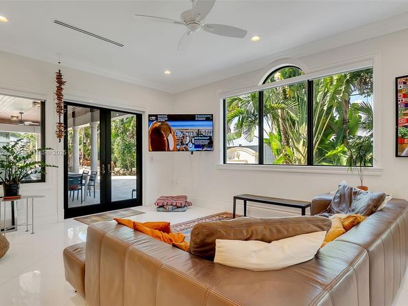 7400 SW 72nd Ct, Miami FL 33143