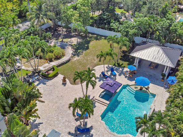 7400 SW 72nd Ct, Miami FL 33143