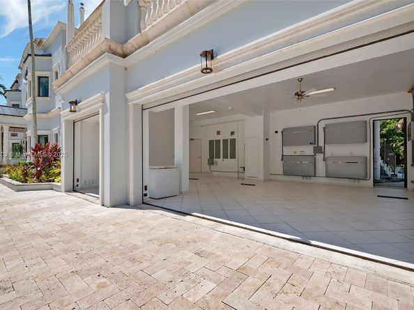 7400 SW 72nd Ct, Miami FL 33143