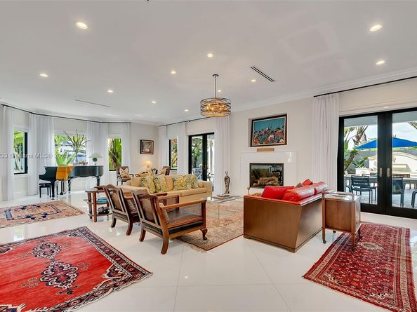 7400 SW 72nd Ct, Miami FL 33143