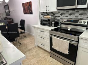 8021 N Sunrise Lakes Dr 101, Sunrise FL 33322