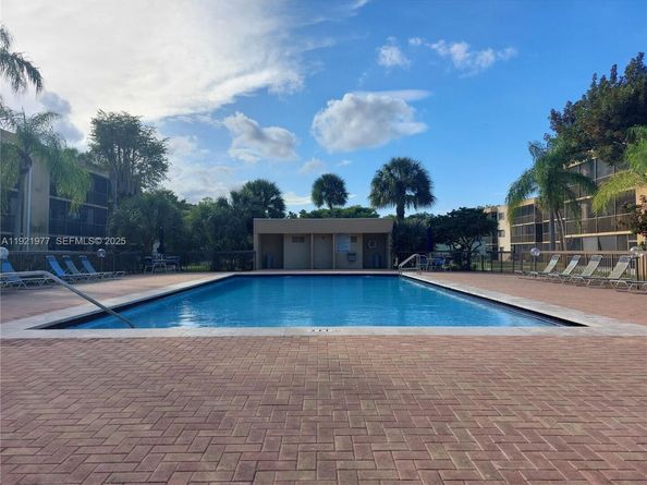 8415 SW 107th Ave 255W, Miami FL 33173