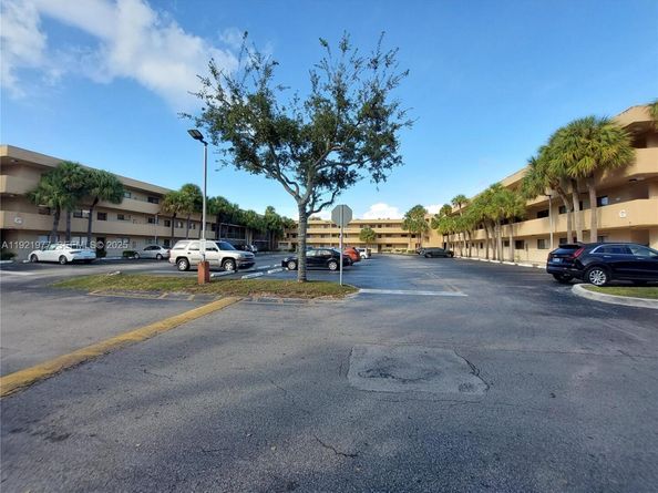 8415 SW 107th Ave 255W, Miami FL 33173