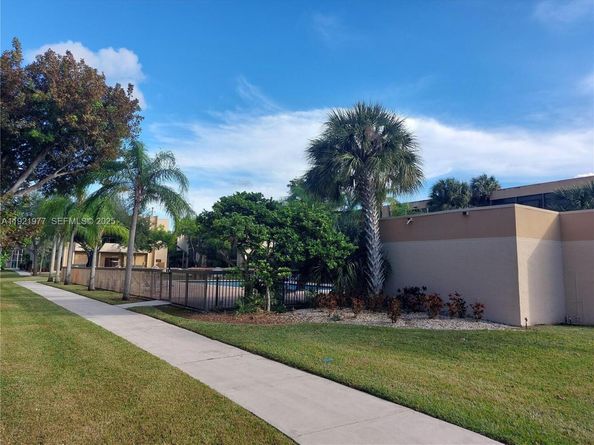 8415 SW 107th Ave 255W, Miami FL 33173