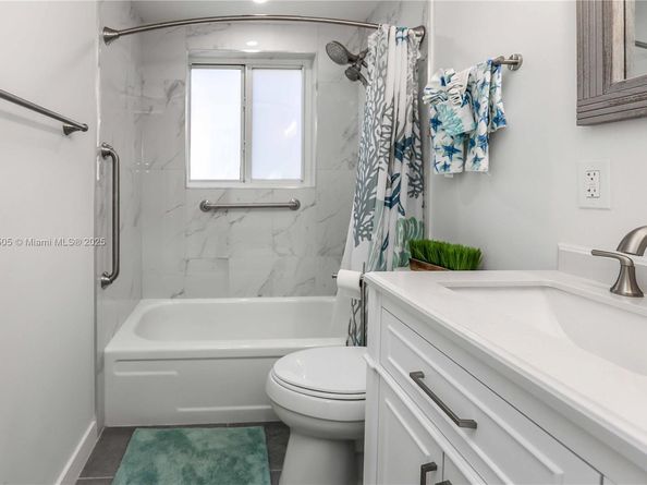 580 Egret Dr 124, Hallandale Beach FL 33009