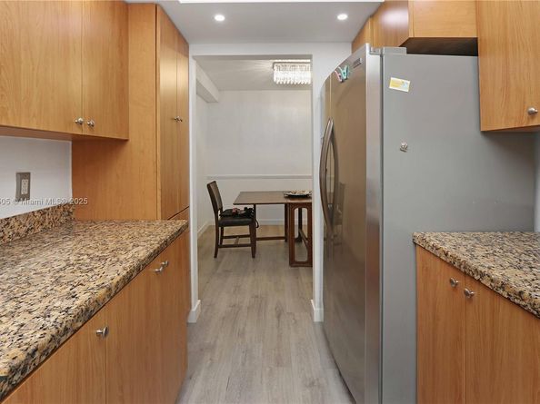 580 Egret Dr 124, Hallandale Beach FL 33009