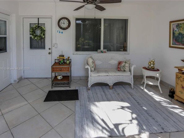 580 Egret Dr 124, Hallandale Beach FL 33009