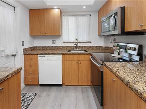 580 Egret Dr 124, Hallandale Beach FL 33009