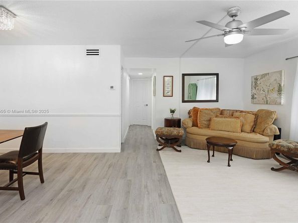 580 Egret Dr 124, Hallandale Beach FL 33009