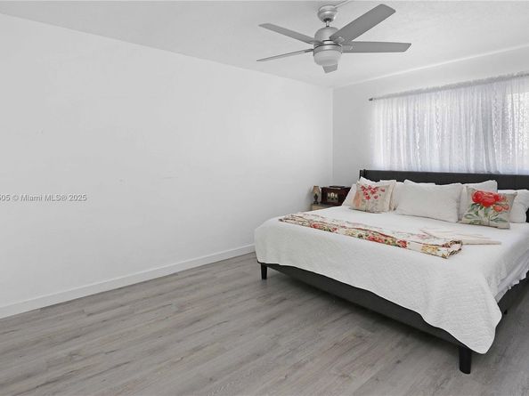 580 Egret Dr 124, Hallandale Beach FL 33009