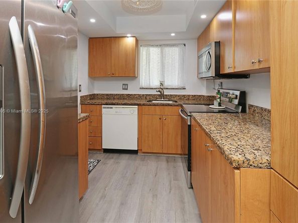 580 Egret Dr 124, Hallandale Beach FL 33009