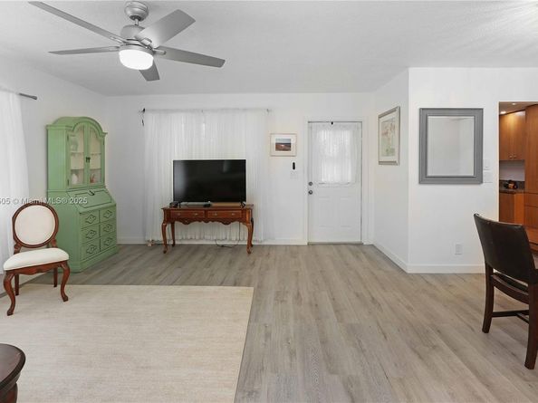 580 Egret Dr 124, Hallandale Beach FL 33009