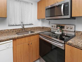 580 Egret Dr 124, Hallandale Beach FL 33009