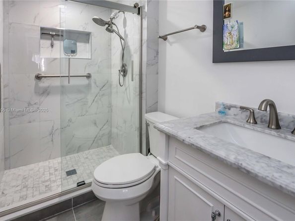 580 Egret Dr 124, Hallandale Beach FL 33009