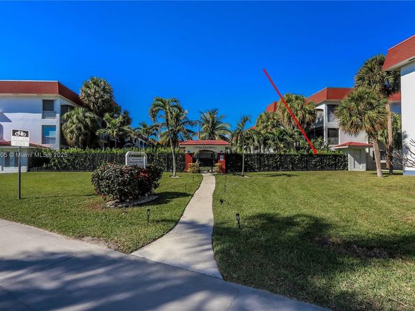 580 Egret Dr 124, Hallandale Beach FL 33009