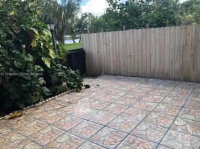 6713 SW 112th Ct, Miami FL 33173