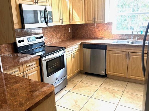 6713 SW 112th Ct, Miami FL 33173