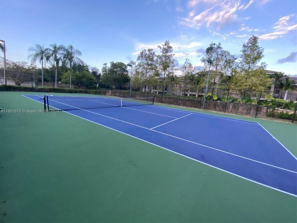 5011 Wiles Rd 207, Coconut Creek FL 33073