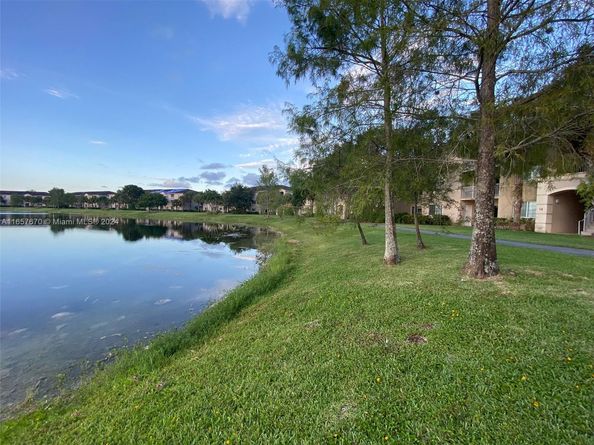 5011 Wiles Rd 207, Coconut Creek FL 33073