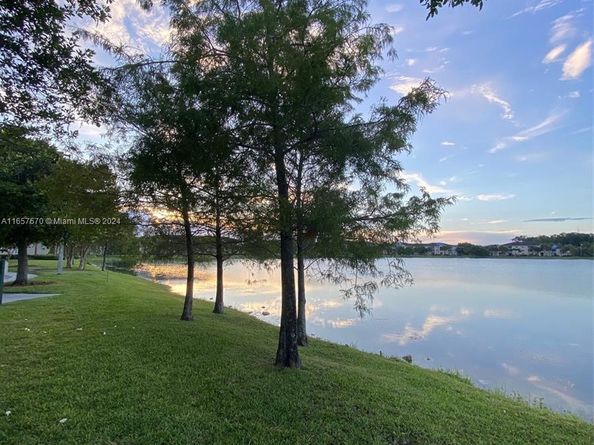 5011 Wiles Rd 207, Coconut Creek FL 33073