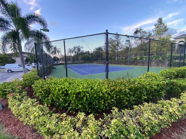 5011 Wiles Rd 207, Coconut Creek FL 33073