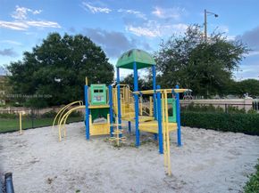 5011 Wiles Rd 207, Coconut Creek FL 33073