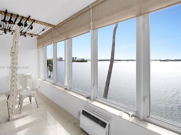 2700 NE 135th St 12, North Miami FL 33181