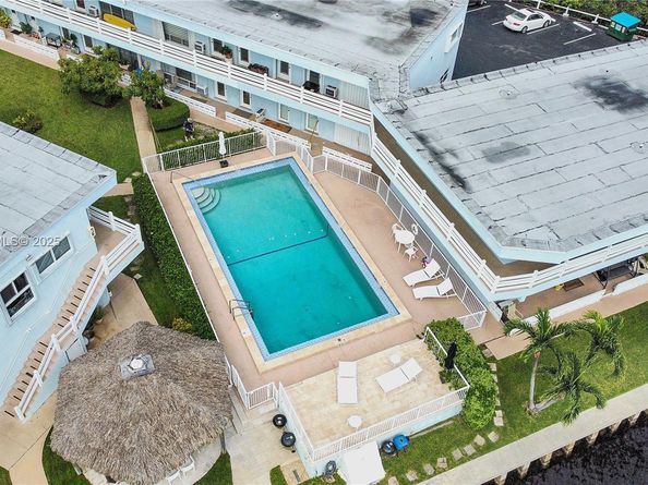 2700 NE 135th St 12, North Miami FL 33181