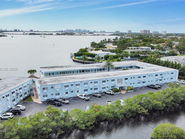 2700 NE 135th St 12, North Miami FL 33181