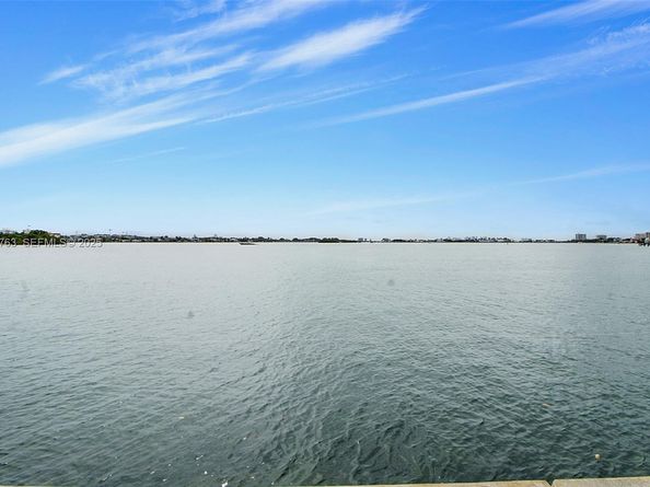 2700 NE 135th St 12, North Miami FL 33181