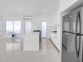 2700 NE 135th St 12, North Miami FL 33181