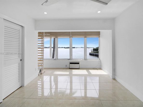 2700 NE 135th St 12, North Miami FL 33181