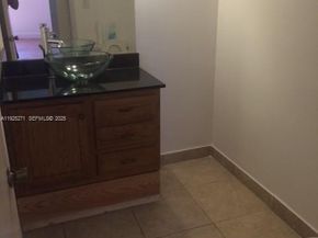 4668 NW 97th Ct 100, Doral FL 33178