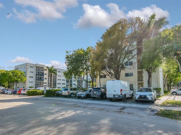 220 SW 9th Ave 501, Hallandale Beach FL 33009