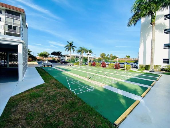 2990 NE 16th Ave 204, Oakland Park FL 33334